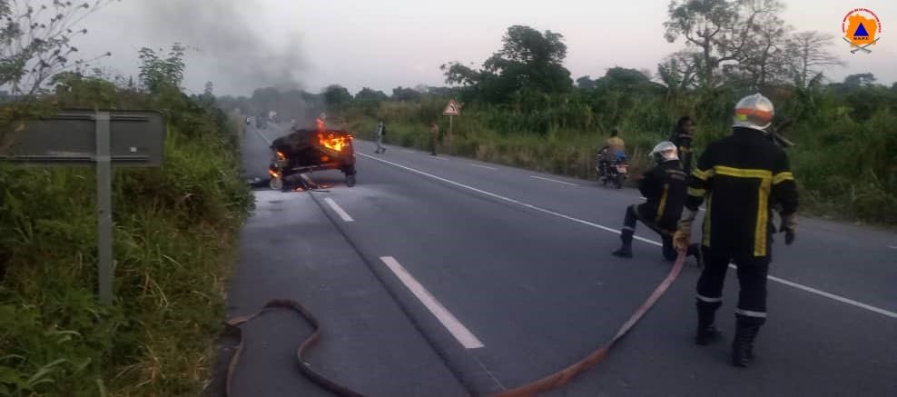 Agboville: un taxi dont le conducteur utilise le gaz butane comme carburant prend feu