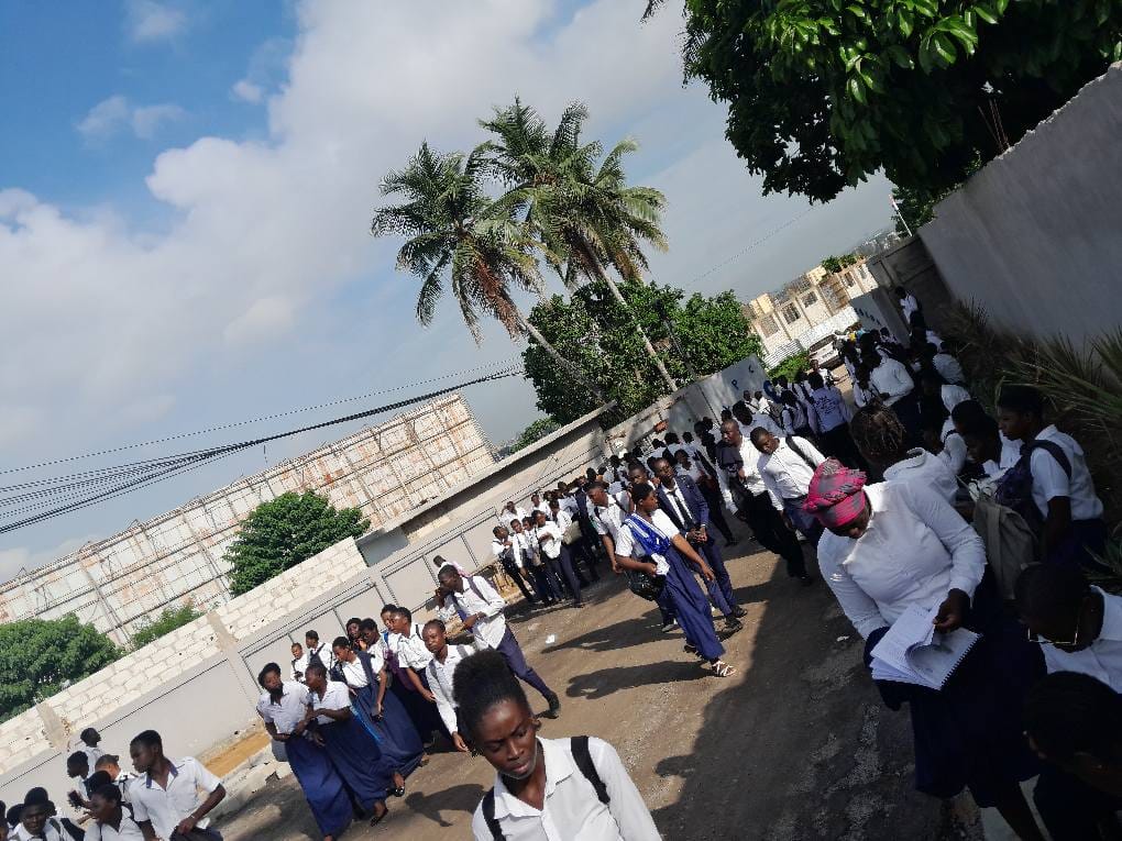 Lycée moderne de Cocody : enseignante frappée par un élève, le film de l’agression