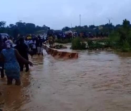 Inondation au carrefour kilomètres 17 d’Adiopodoumé: l’axe Yopougon – Songon coupé en deux ce 11 juin