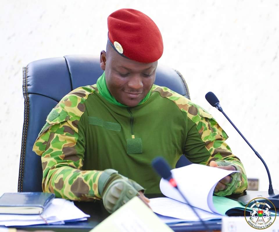 Burkina : le gouvernement approuve l’envoi d’un contingent burkinabè au Niger