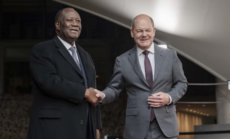 Alassane Ouattara et Olaf Scholz signent un nouveau partenariat de 550 millions d’euros