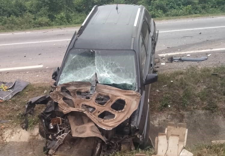 Grave accident de la circulation sur l’axe Adzopé – Akoupé ce mardi : un véhicule particulier percuté par un camion, six victimes