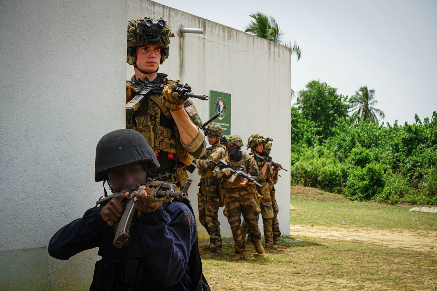 Exercice militaire gendarmerie ivoirienne et 8e RPIMa français
