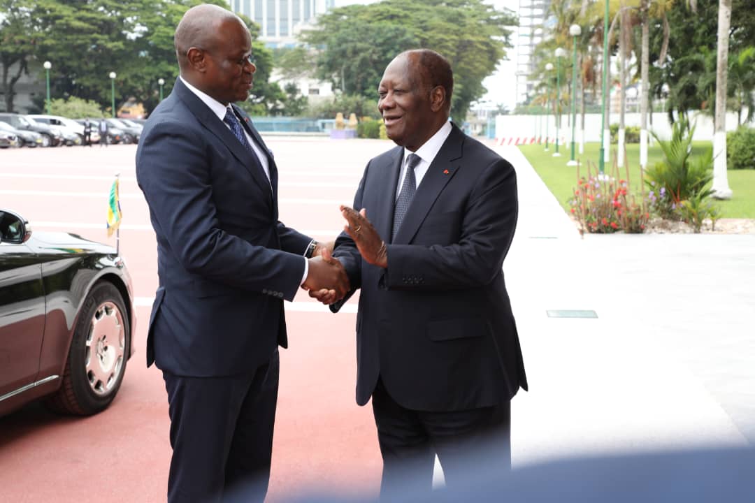 Le Président de la Transition gabonaise, le Général Brice Oligui Nguema et le Président Alassane Ouattara lors de sa visite à Abidjan le 11 avril 2024
