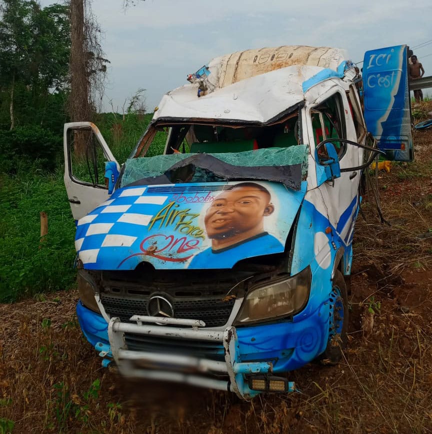 Accident d'un mini-car de transport de 24 places le 17 avril 2024 à Zakogbeu, sur l'axe Zoukougbeu-Daloa