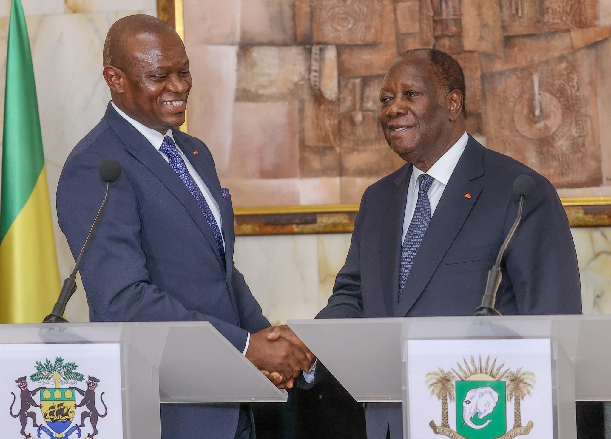 Le Président de la Transition gabonaise, le Général Brice Oligui Nguema et le Président Alassane Ouattara lors de sa visite