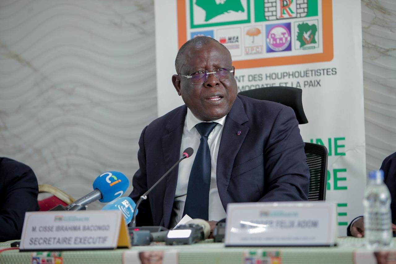 Cissé Bacongo en conférence de presse le 25 avril 2024