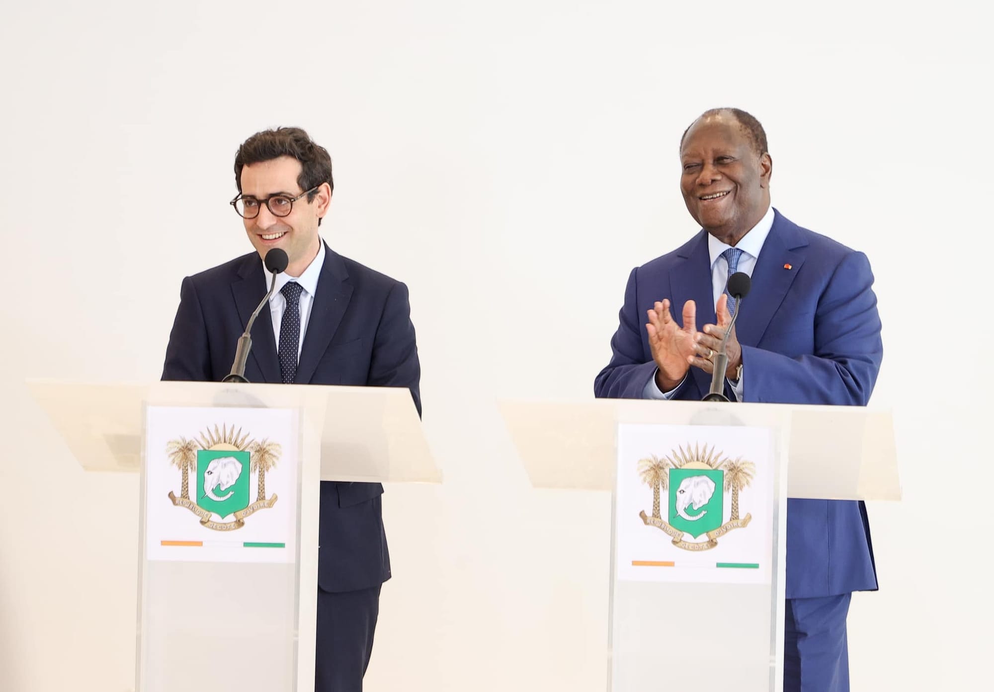 Le Président Alassane Ouattara et le Ministre français de l'Europe et des Affaires étrangères, Stéphane Séjourné à Abidjan