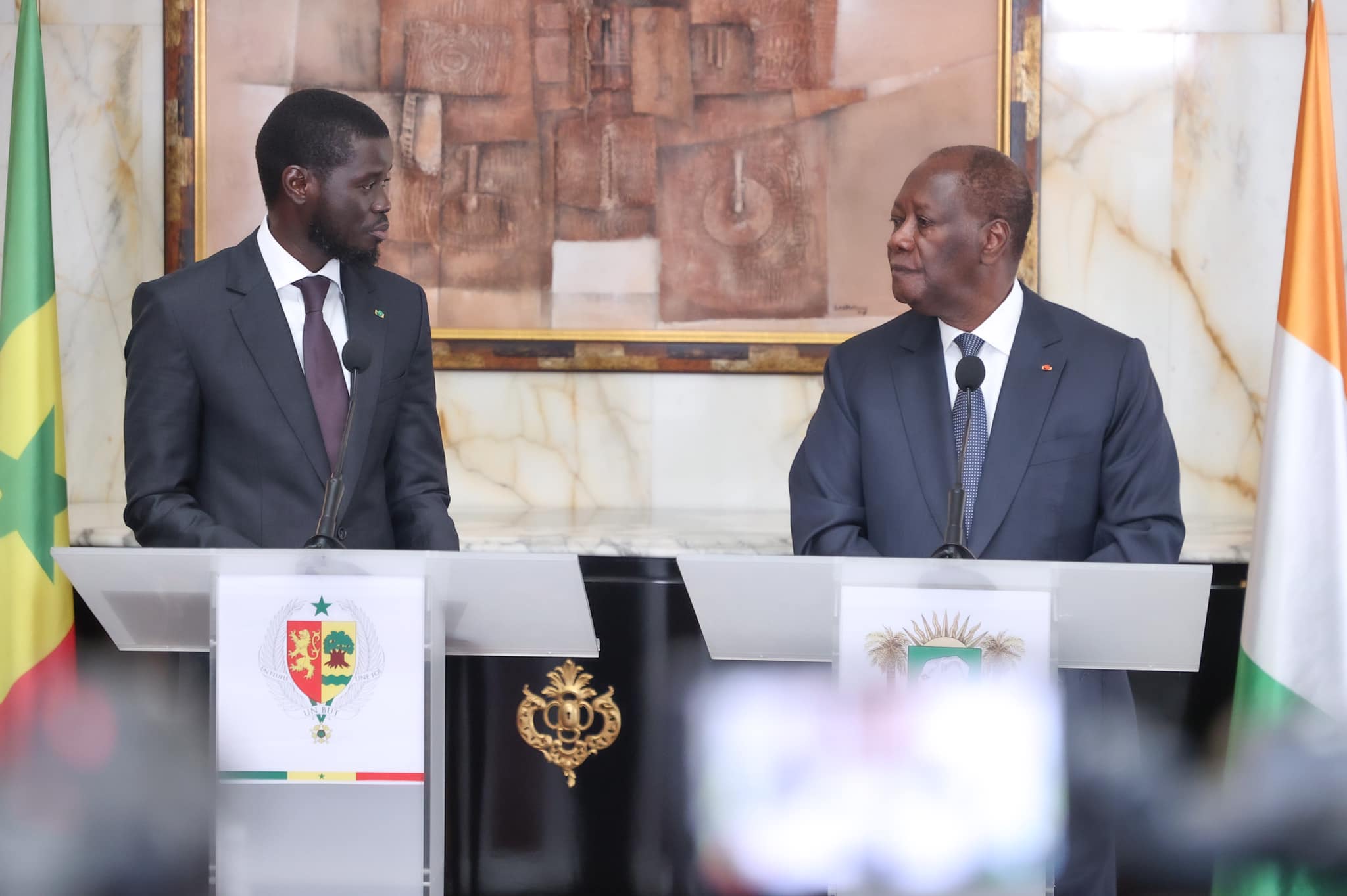 Bassirou Diomaye Faye et le président Ouattara lors de sa visite à Abidjan le 7 mai 2024
