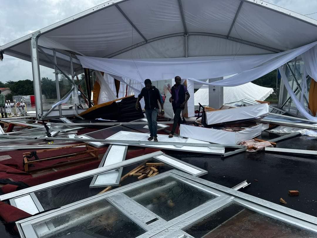 La pluie dévaste le dispositif d'accueil de la dépouille du président Bédié le 24 mai 2024