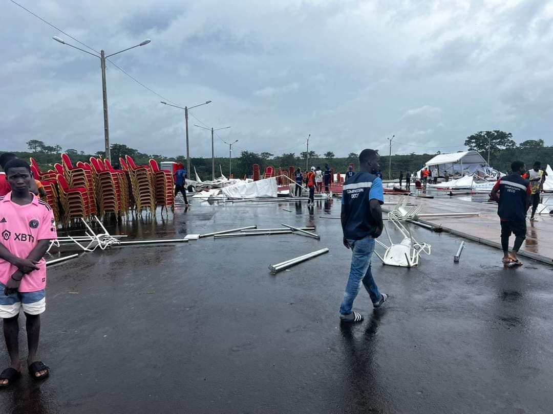La pluie dévaste le dispositif d'accueil de la dépouille du président Bédié le 24 mai 2024