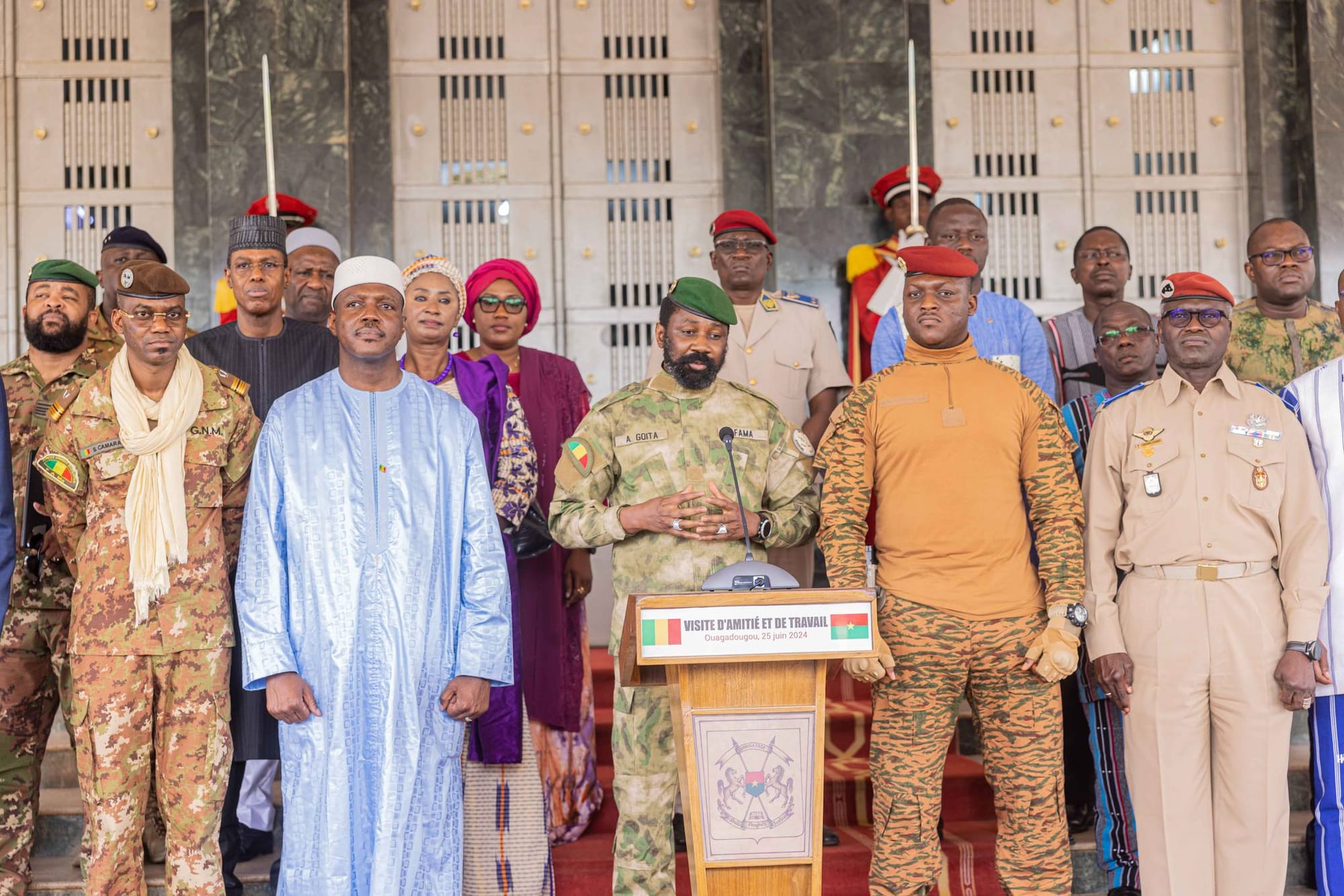 Assimi Goïta et Ibrahim Traoré à Ouagadougou au Burkina le 25 juin 2024