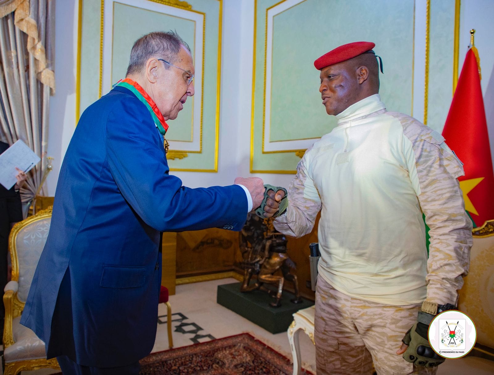 Le ministre russe Sergueï Lavrov et le Capitaine Ibrahim Traoré au Burkina le 5 juin 2024
