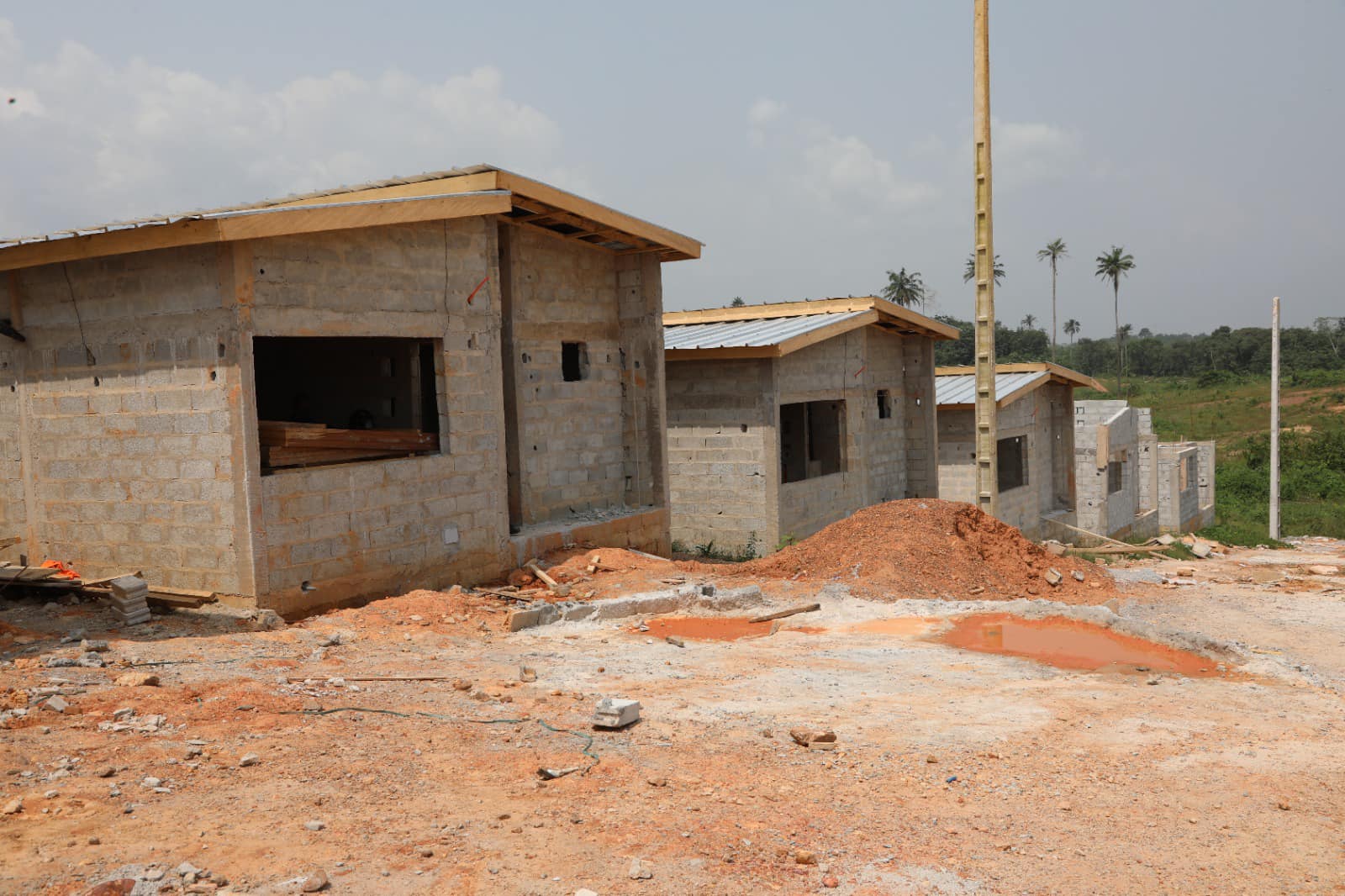 Les logements sociaux de Yopougon et d’Akoupé progressent selon le calendrier
