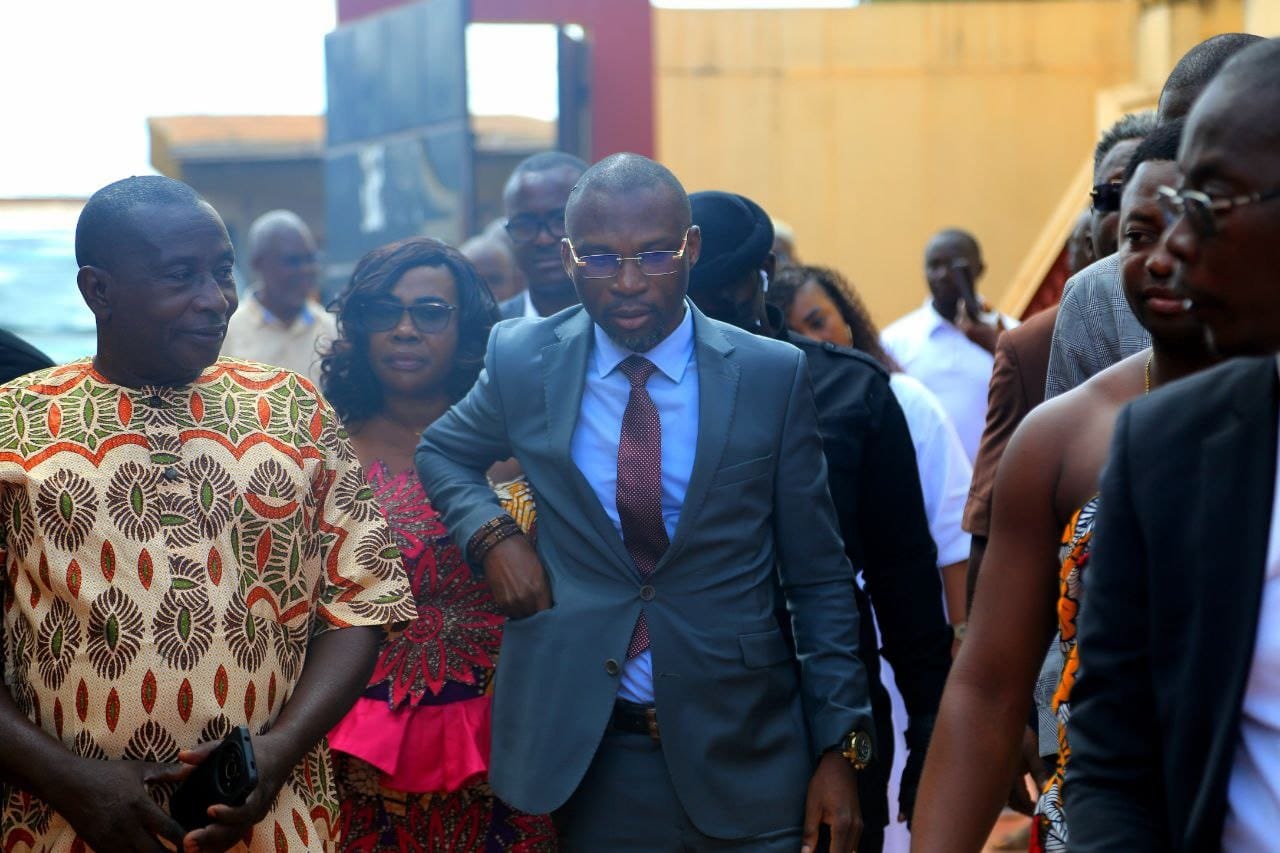 Aniassué : le sous-préfet Diaby tente d’interrompre une rencontre entre Kévin Fieni et la chefferie