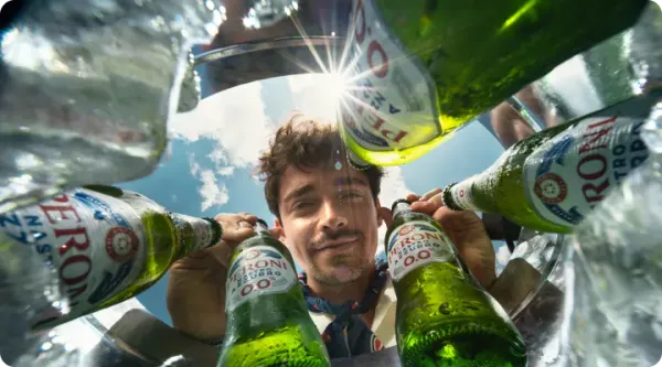 Concorso Birra Peroni: Vinci il Mini Casco di Charles Leclerc da Esselunga
